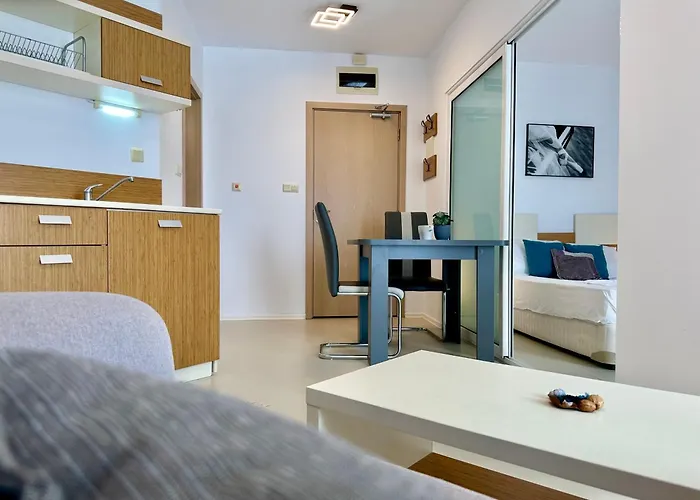 Menada - Rainbow 3 - Modern Apartment