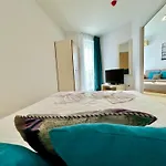 Apartman Menada - Rainbow 3 - Modern Napospart